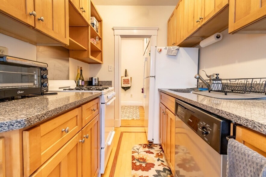 Building Photo - 70 Queensberry St