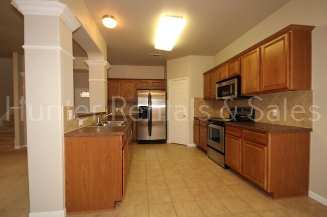 Building Photo - Bridgewood Beauty