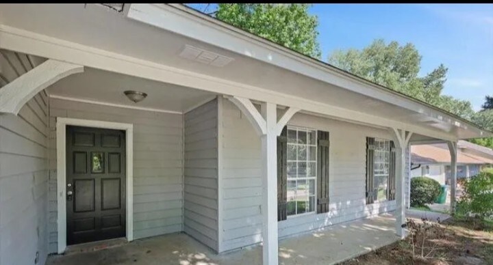 Building Photo - 2128 Thousand Oaks Dr