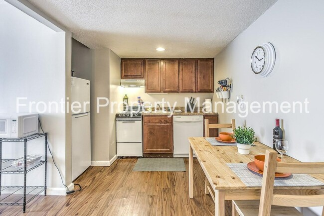 Building Photo - Coming soon! One Bedroom One Bath in Clift...