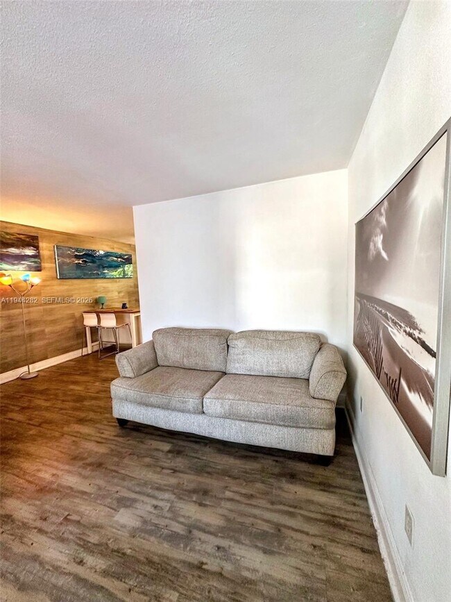 Building Photo - 3071 SW 27th Ave