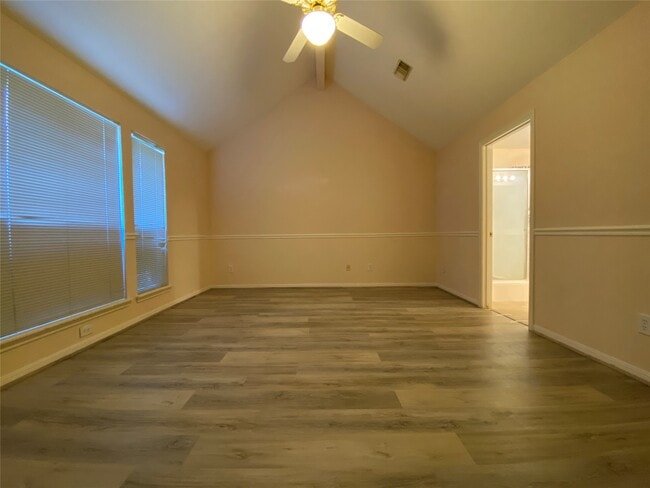 Building Photo - 215 W New Meadows Dr