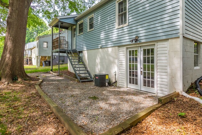 Building Photo - 317 Crafton St