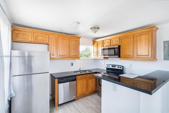 Building Photo - 6221 NW Miami Ct