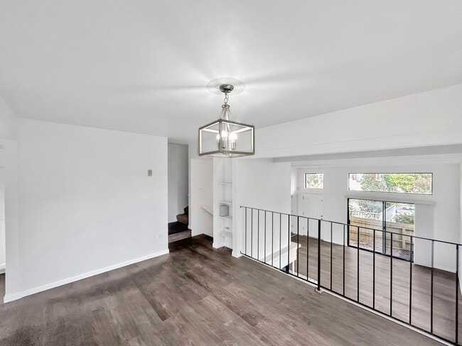 Building Photo - Beautiful 3BD/3BA W/ Attached Garage and In-Unit Laundry in La Jolla!