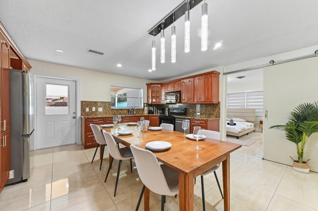 Building Photo - 2128 Dock St