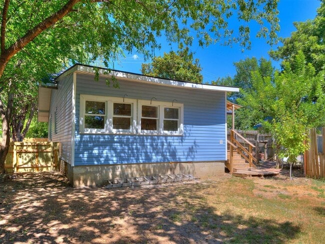Building Photo - 316 N University Blvd