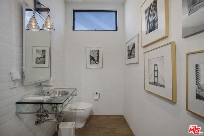 Building Photo - 2105 E Balboa Blvd