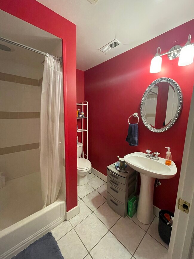 Building Photo - 238 Green St