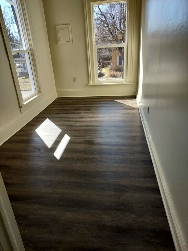 Building Photo - 524 Hallett St