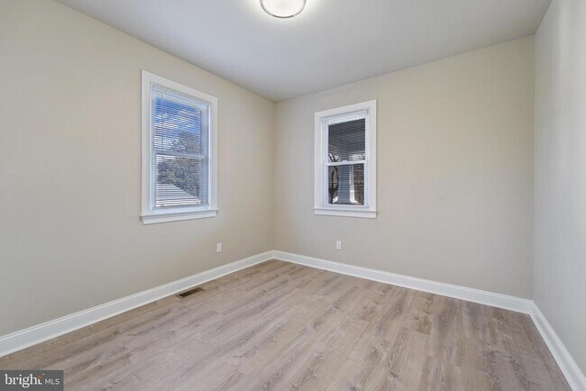 Building Photo - 4411 Fairview Ave