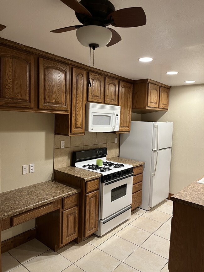 Building Photo - 435 E Creekside Cir