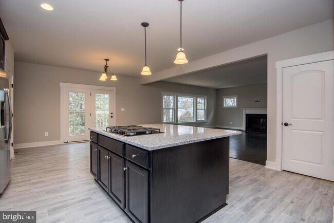 Building Photo - 6928 Regent Ln