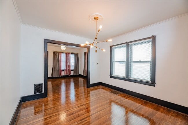 Building Photo - 57 Anthony St