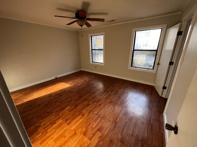 Building Photo - 129 Greengate Court