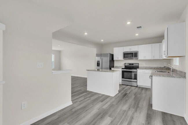 Building Photo - Modern 3BR Townhome with Bonus Room Near F...