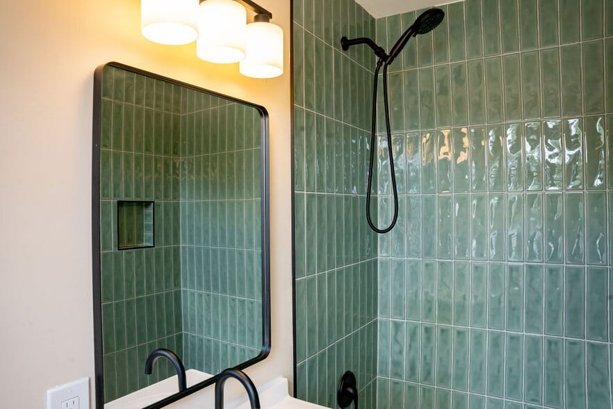 Bathroom - 973 Mt Vernon Ave