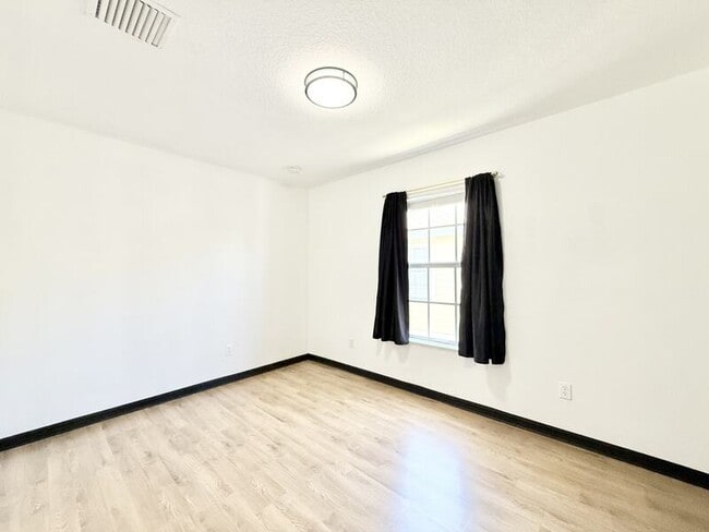 Building Photo - 4978 White Sanderling Ct