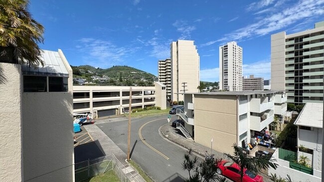 Building Photo - 1658 Liholiho St