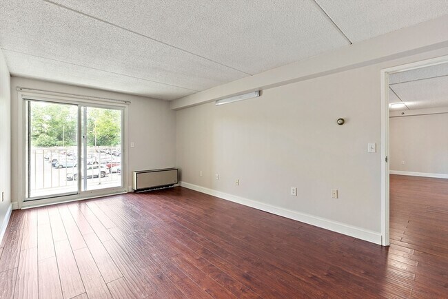 Building Photo - 200 Cove Way