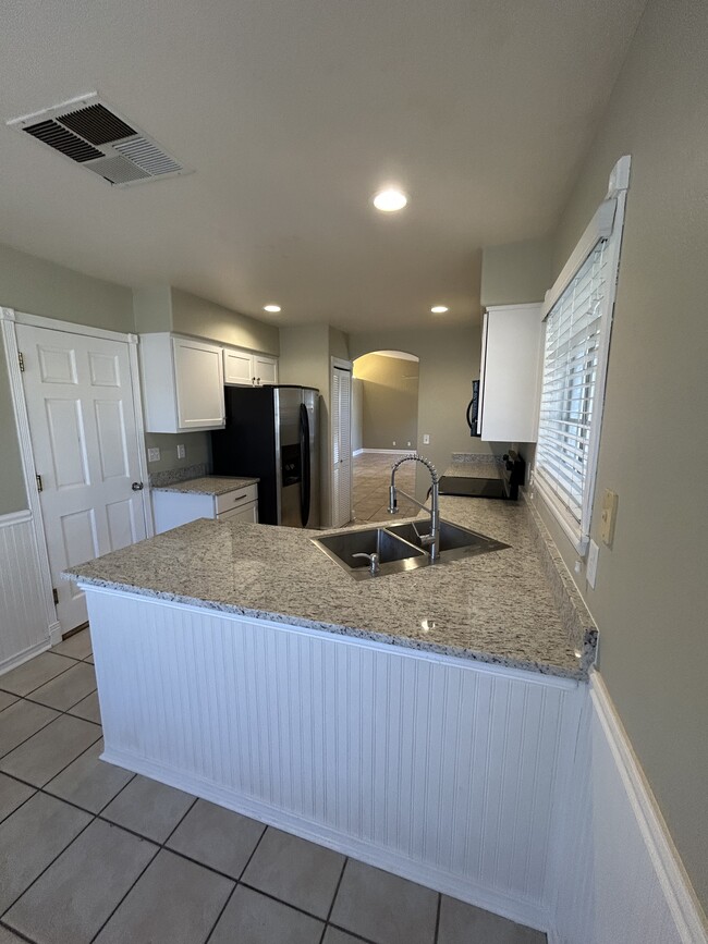 Building Photo - 2652 N Sericin Cir