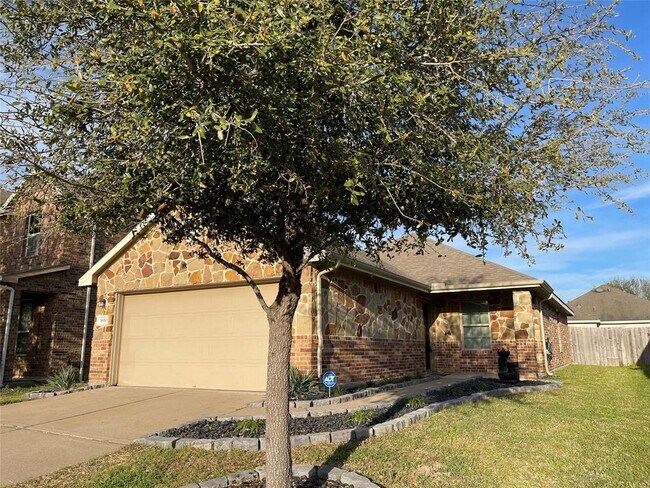 Building Photo - 3650 Sumner Lodge Dr