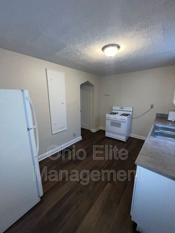 Building Photo - 1483 Republic Ave