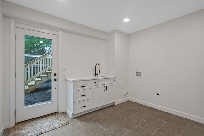 Building Photo - Beautifully Updated 4BR 2BA Home in Madiso...