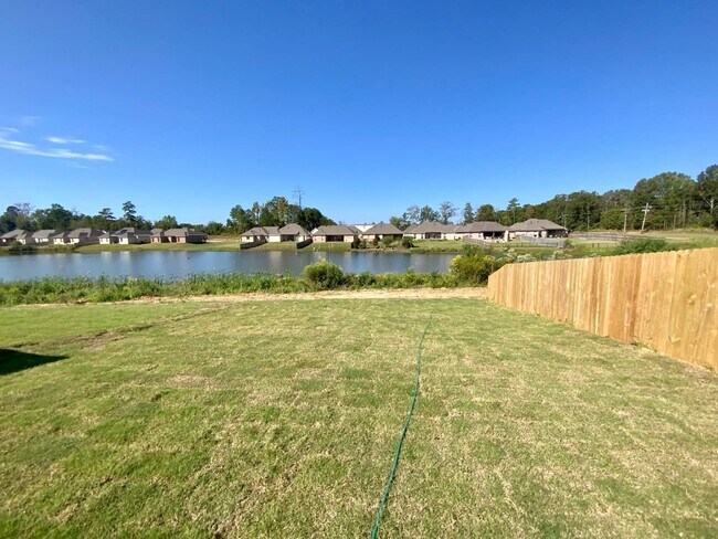 Building Photo - 611 Stillwater Cv