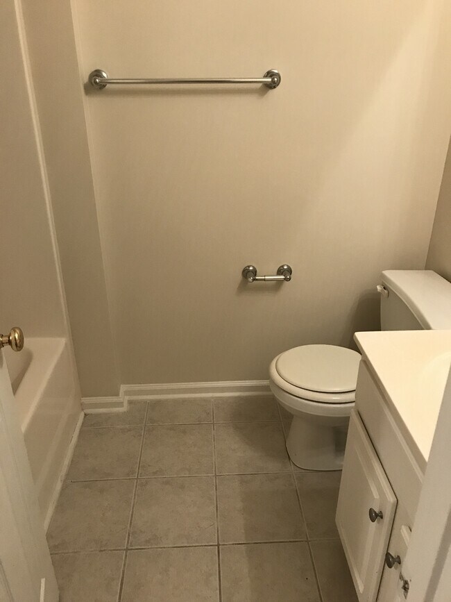 Building Photo - 125 2B James Rd