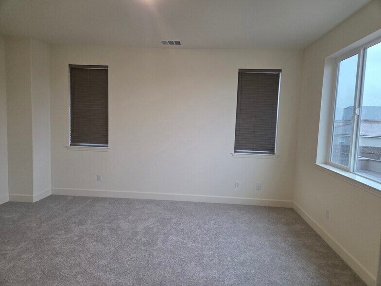 Building Photo - 1723 Eagle Landing Dr