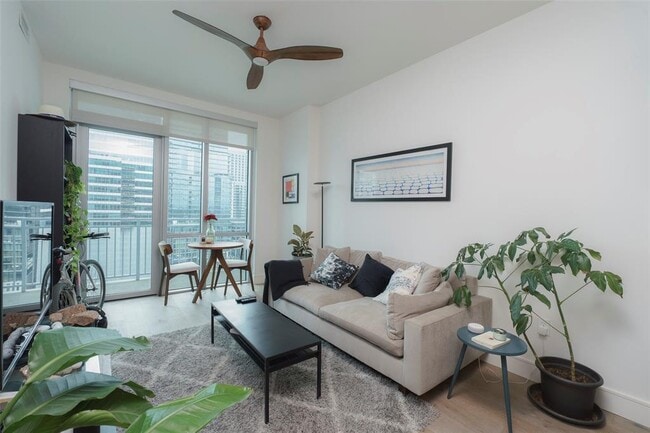 Building Photo - 222 West Ave