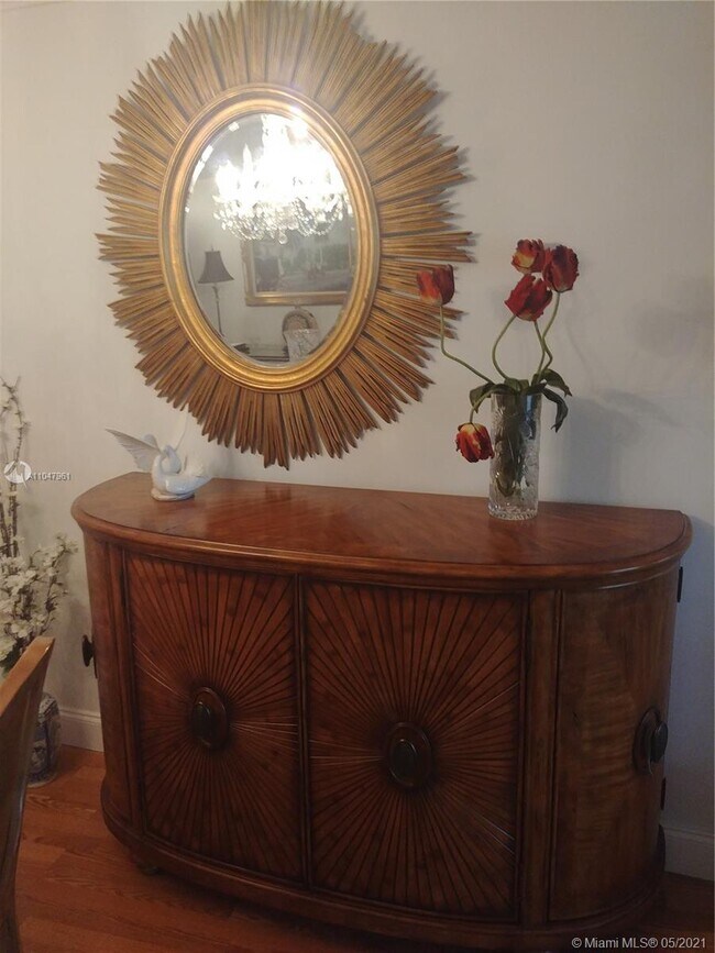 Building Photo - 6039 Collins Ave