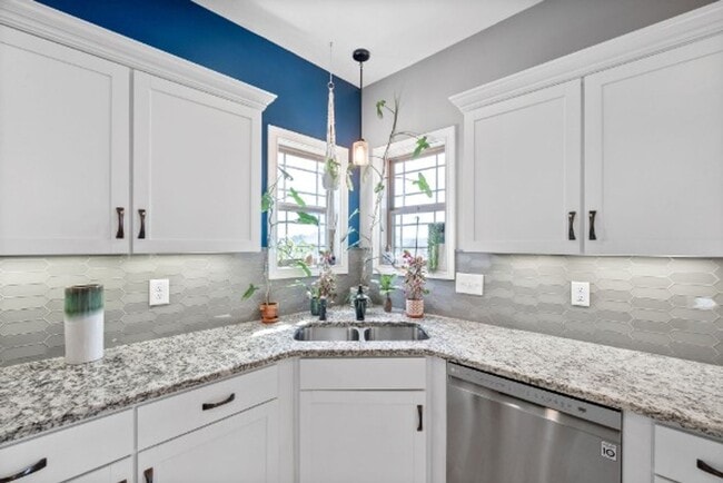 Building Photo - Stunning Home in Wellington Fields Ready f...