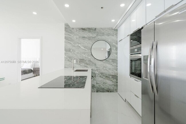 Building Photo - 7601 E Treasure Dr