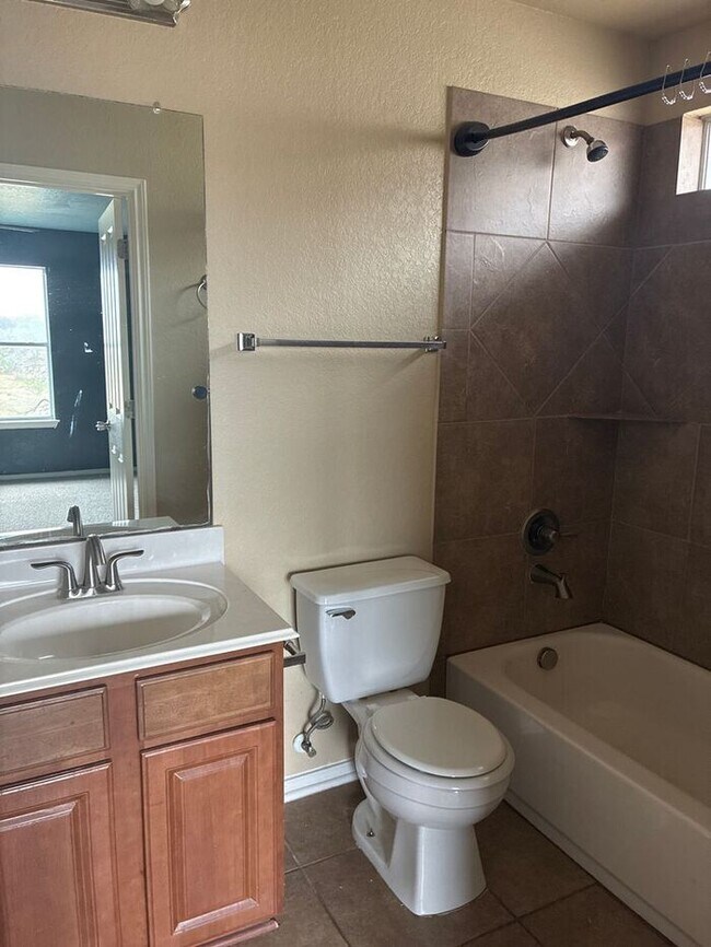 Building Photo - 5BR/4BA w/ Fenced Yard + Covered Parking in Schertz, TX