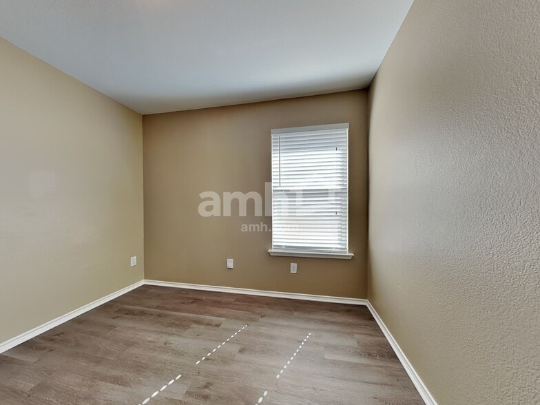 Building Photo - 4610 Elm Point Dr