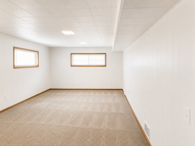 Building Photo - Large Basement Apartment For Rent - Utilities Are Included