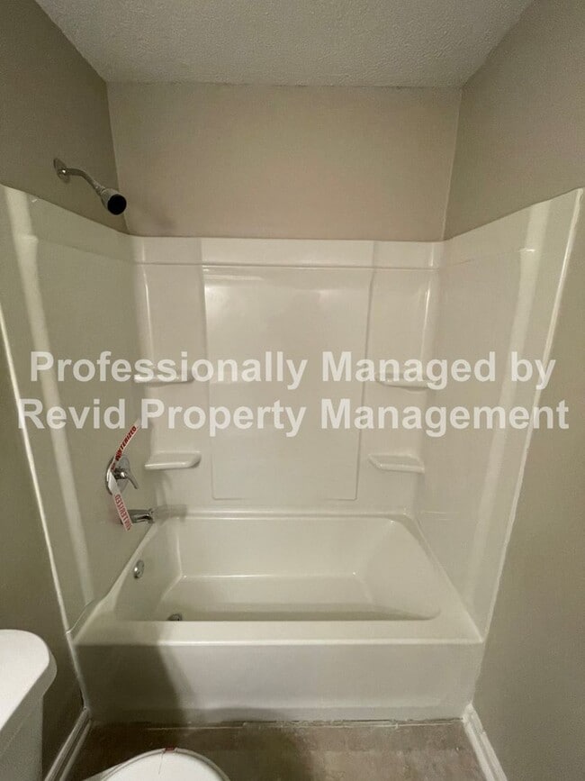 Building Photo - Charming 3 Bedroom Home!