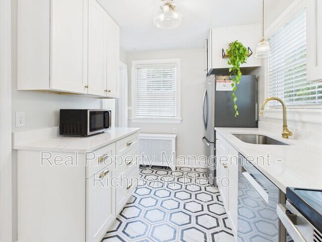 Building Photo - 1101 Normandy Dr