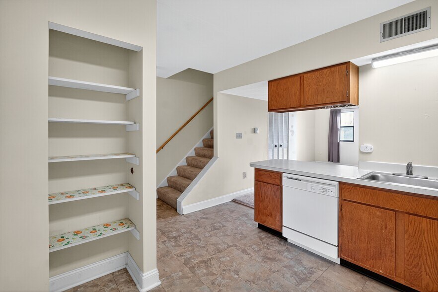 Building Photo - 3242 Niagara Sq