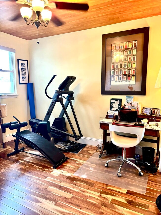 Building Photo - 328 N Lake Dr