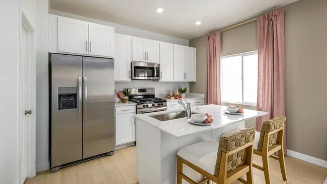 Building Photo - 1642 Blue Flax Dr