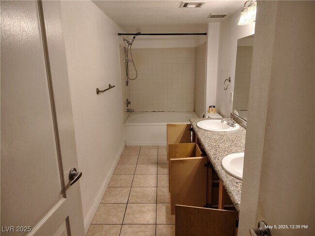 Building Photo - 5055 W Hacienda Ave