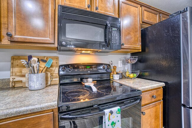 Building Photo - 4880 Imperial Dr