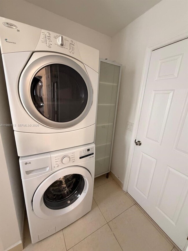 Building Photo - 7101 SW 113th Ct