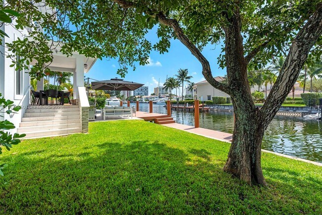 Building Photo - 850 Washington St