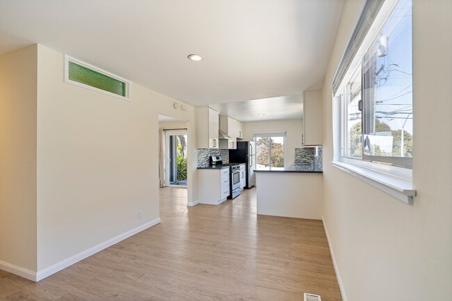 Building Photo - 5306 Bayview Ave