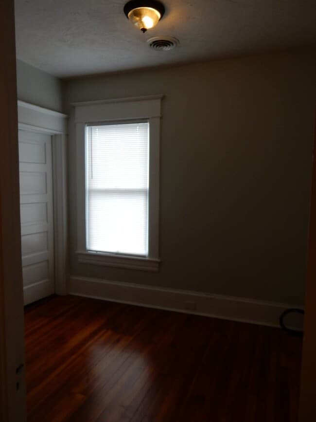 Building Photo - Spacious 3 BR home in Old SW, close to YMC...