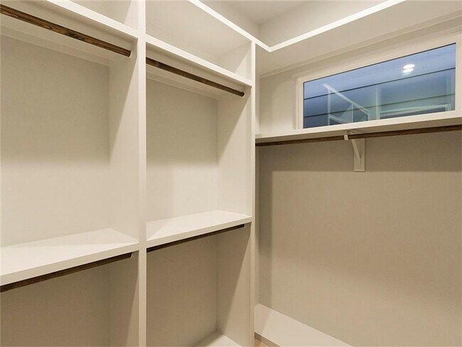 Building Photo - Modern Elegance in Garden Oaks – Style, Co...